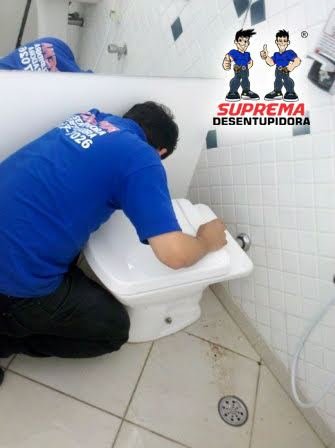 Reparo de vazamento em vaso sanitário feito pela Suprema Desentupidora — bairro Belém, São Paulo